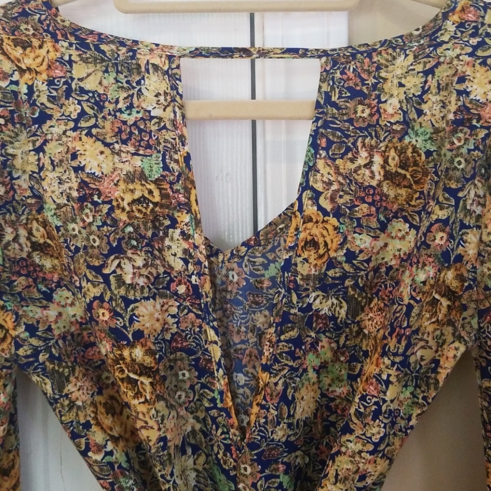 Dresses - Picture 6 of 6
